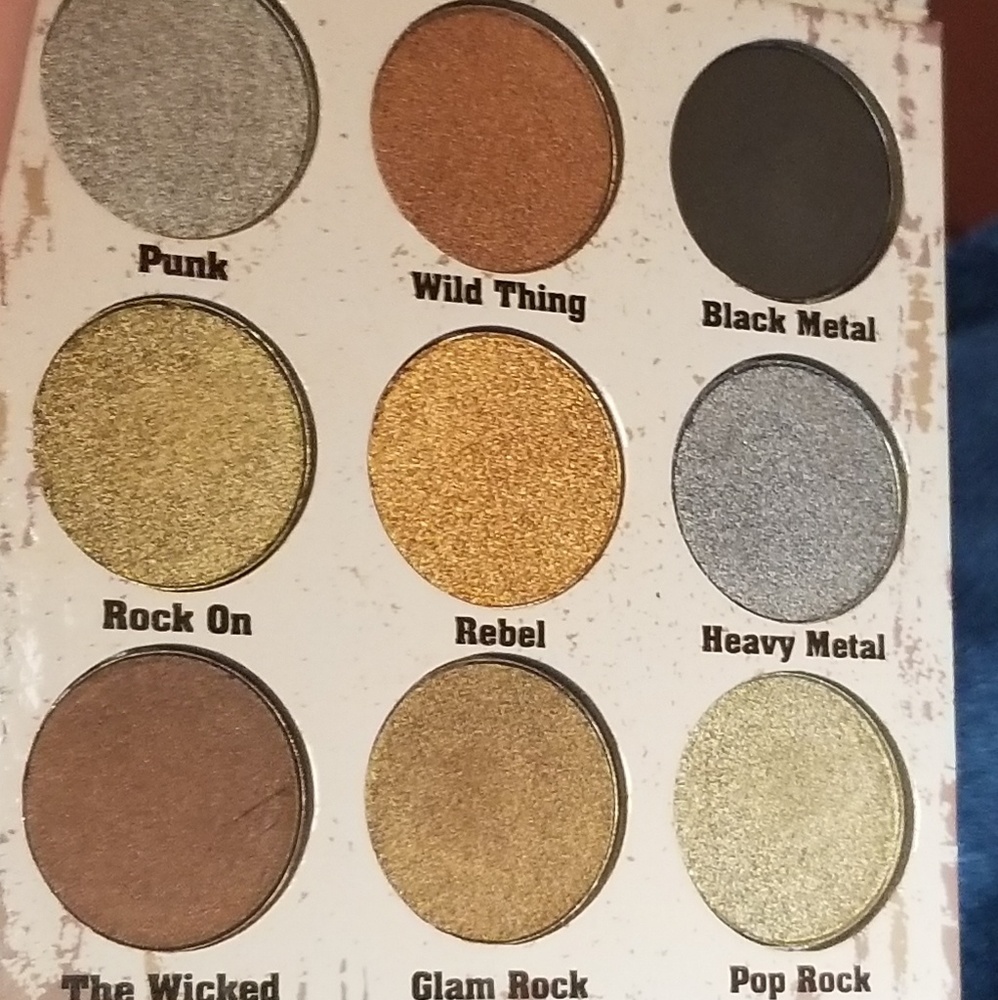 Crown PRO Glam Metals Eyeshadow Palette Full Size